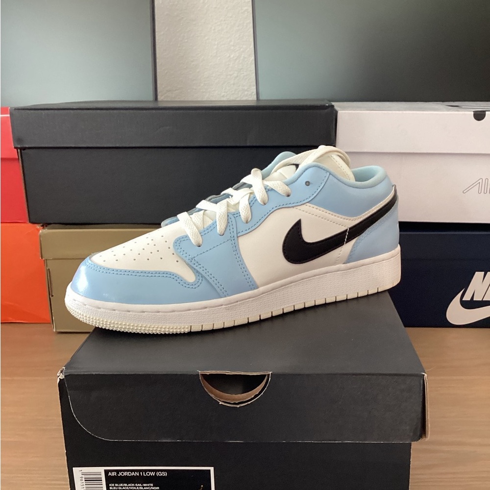 Air Jordan 1 Low UNC Blue White Black Size 8 women or 6.5 Youth New w/ Box